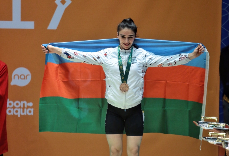 Ağır atletika yarışlarında ölkəmizə ilk medalı Səbinə Əzimova qazandırıb