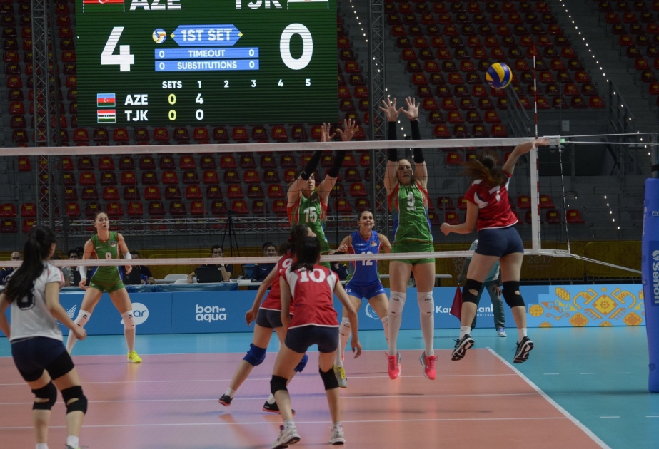 Azerbaijani female volleyball players win Tajikistan 3-0 at Baku 2017