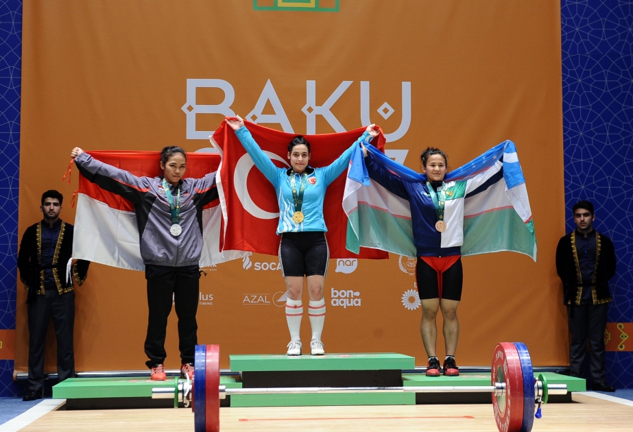 “Bakı-2017”: Ağır atletika üzrə qadınların yarışında türkiyəli idmançı çempion olub