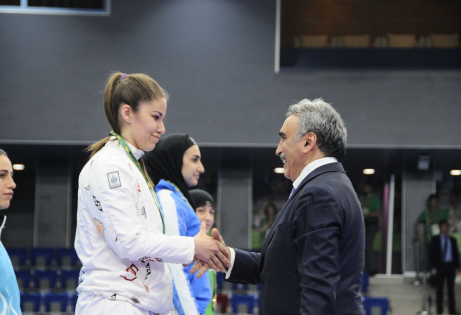 Azerbaijani karate fighter wins silver medal at Baku 2017