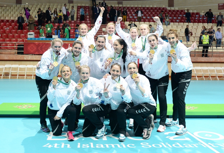 Baku-2017 Handball  Aserbaidschanische Frauenhandballmannschaft gewinnt Endspiel der Islmiada