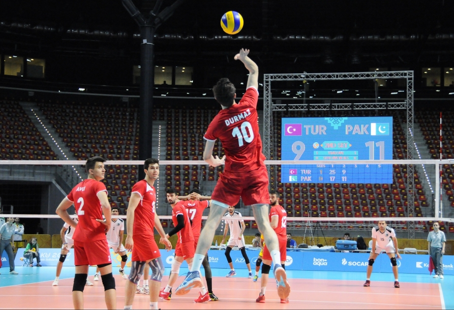 “Bakı-2017”: Voleybol yarışlarının beşinci günündə kişi və qadın idmançılar mübarizə aparırlar