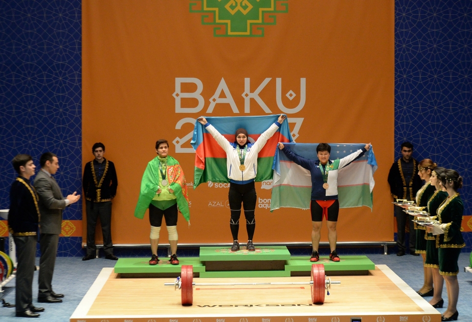 “Bakı-2017”nin ağır atletika yarışlarının üçüncü günündə Azərbaycan millisi 2 medal qazanıb