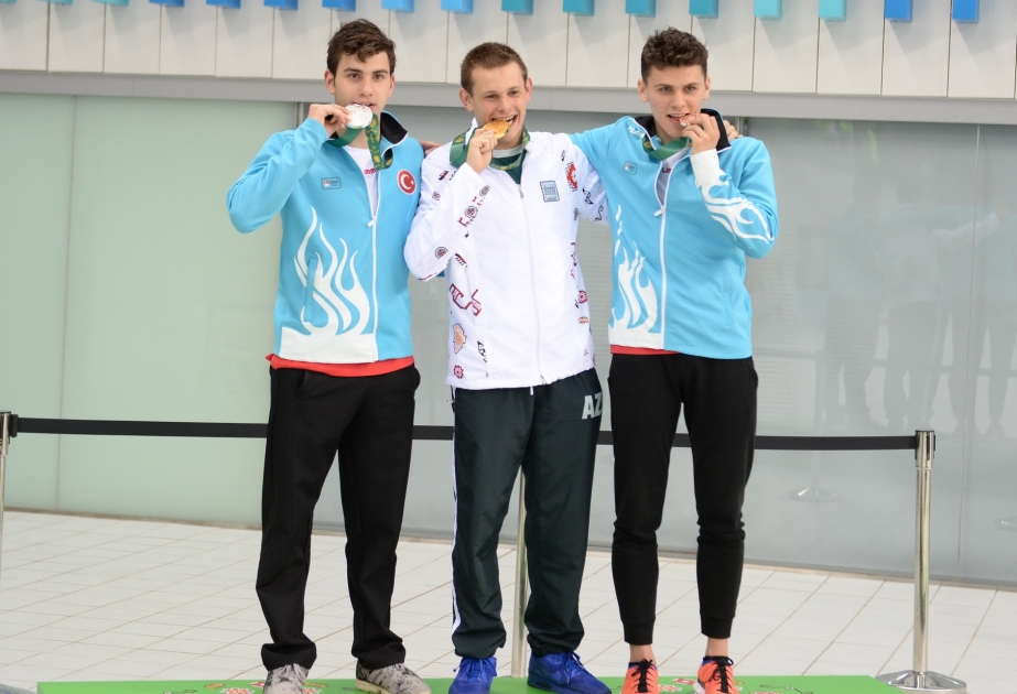 Maksim Shemberev feiert sein drittes Gold bei Islamiada