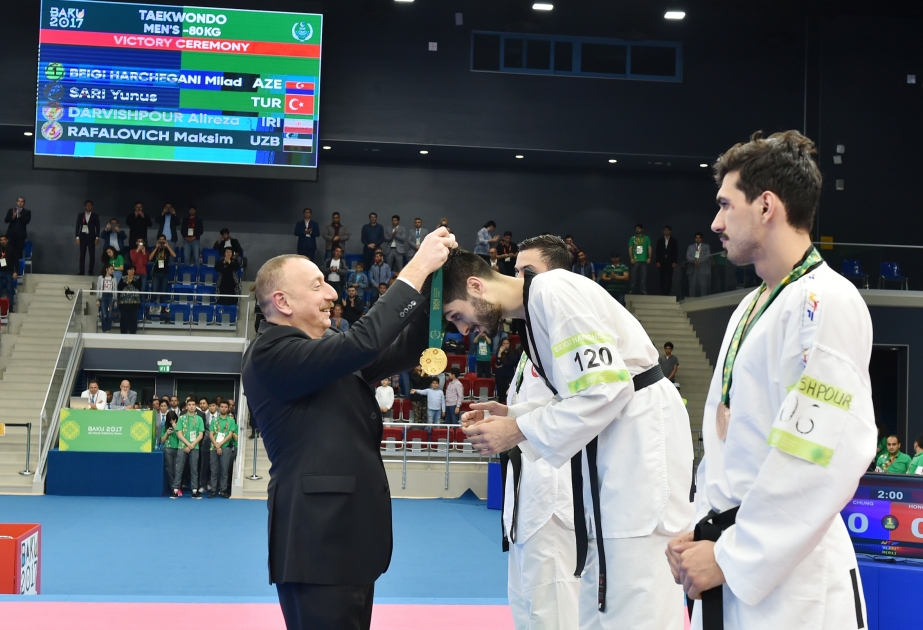 Taekwondo fighter Radik Isayev secured Azerbaijan’s 50th gold at Islamic Solidarity Games President of Azerbaijan Ilham Aliyev presented medal to the winner VIDEO