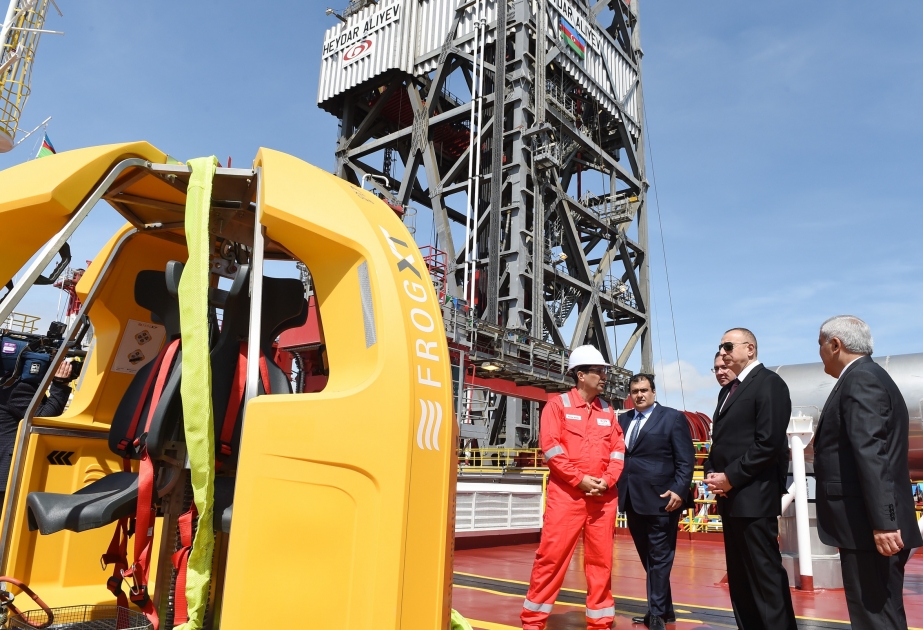 Prezident İlham Əliyev Heydər Əliyev adına yarımdalma qazma qurğusunun açılışında iştirak edib YENİLƏNİB 2 VİDEO