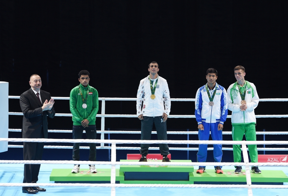 Aserbaidschanische Boxer gewinnen 3 Gold, 3 Silber und 1 Bronze  Präsident Ilham Aliyev verfolgt Finale VIDEO