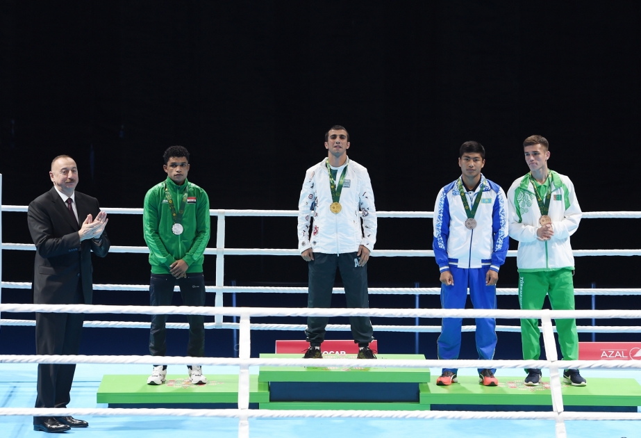 Bakou 2017: les boxeurs azerbaïdjanais récoltent 7 médailles dont 3 en or, 3 en argent et 1 en bronze  Le président Ilham Aliyev suivi la rencontre finale VIDEO