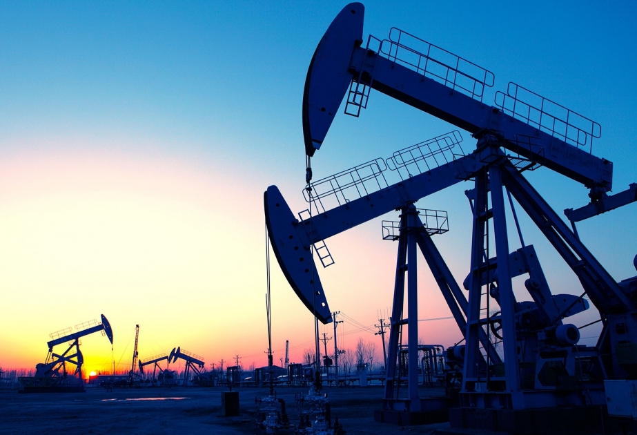 Цена барреля нефти марки «Азери Лайт» продается за 53,31 доллара