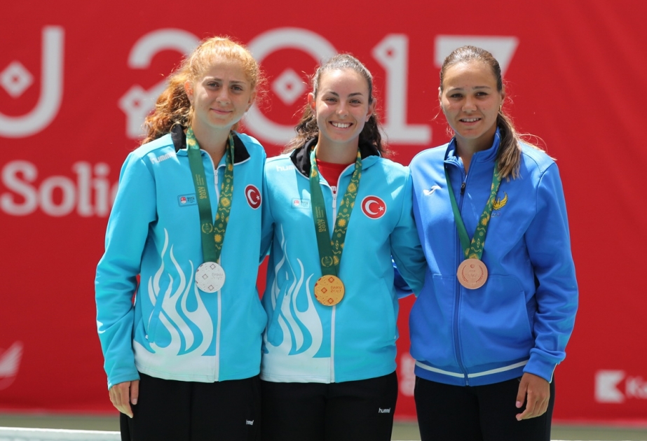 Türkiyə tennisçisi Ayla Aksu qızıl medala sahib olub