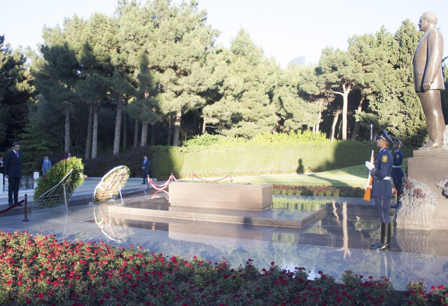 UAE Minister pays respect to national leader Heydar Aliyev and Azerbaijani martyrs