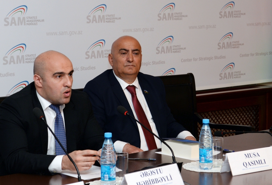 Azərbaycanın xarici siyasətinin əsas istiqamətlərindən bəhs edən kitabın təqdimatı keçirilib