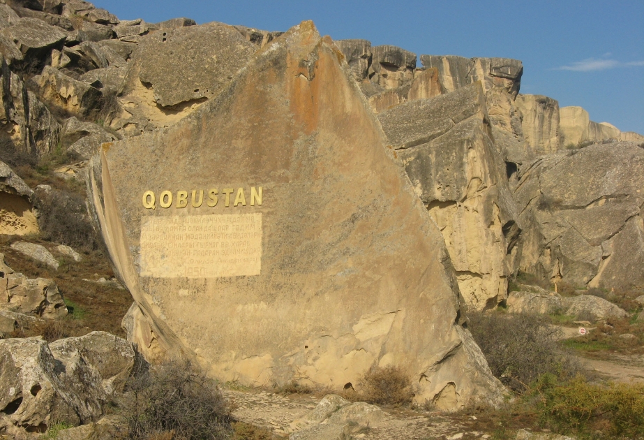 Qobustan Milli Tarix-Bədii Qoruğu turistlərin ən çox üz tutduğu məkanlardandır