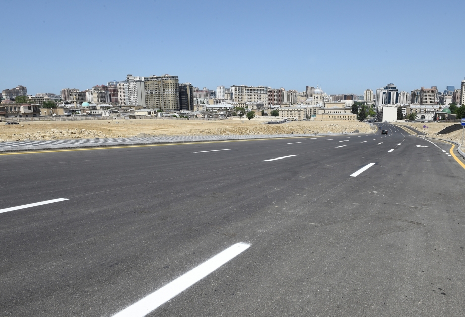 Le président Ilham Aliyev a pris part à l’ouverture de nouvelles routes à Bakou VIDEO