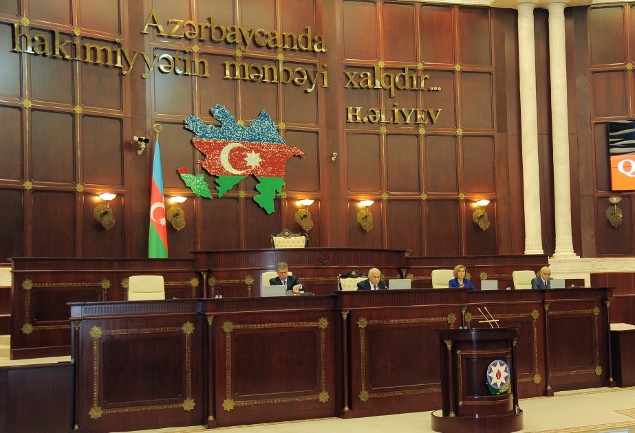 Parlamentin yaz sessiyasının son plenar iclası keçirilir
