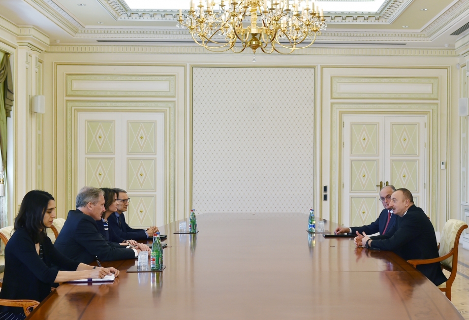 Staatspräsident Ilham Aliyev empfängt stellvertretende Staatssekretärin für Energiediplomatie im US-Außenamt VIDEO