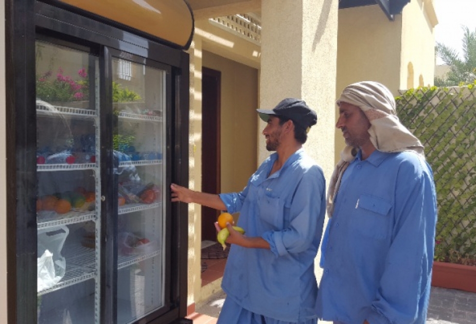 В связи с Рамаданом для нуждающихся в мечетях ОАЭ установлены холодильники с едой