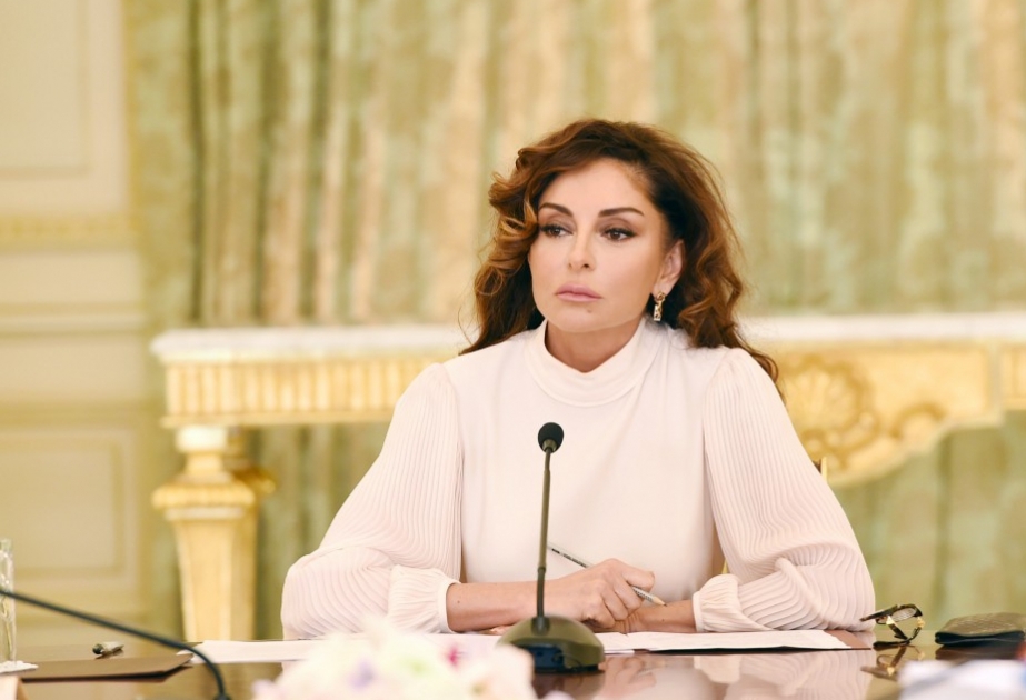 Erste Vizepräsidentin Mehriban Aliyeva zum Ehrenmitglied von Architektenverband gewählt