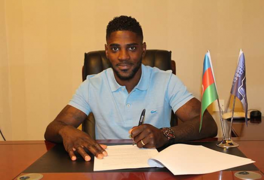 阿塞拜疆济拉足球俱乐部签约中非足球运动员大卫·曼加