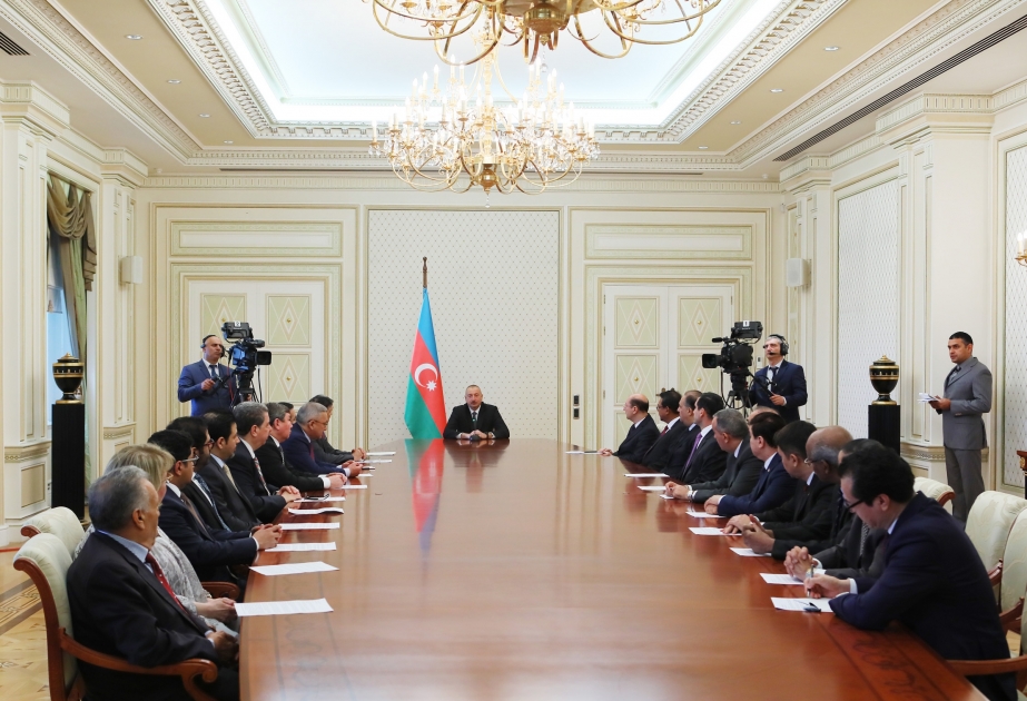 Präsident Ilham Aliyev empfängt Botschafter und Leiter diplomatischer Vertretungen der muslimischen Länder in Aserbaidschan VIDEO