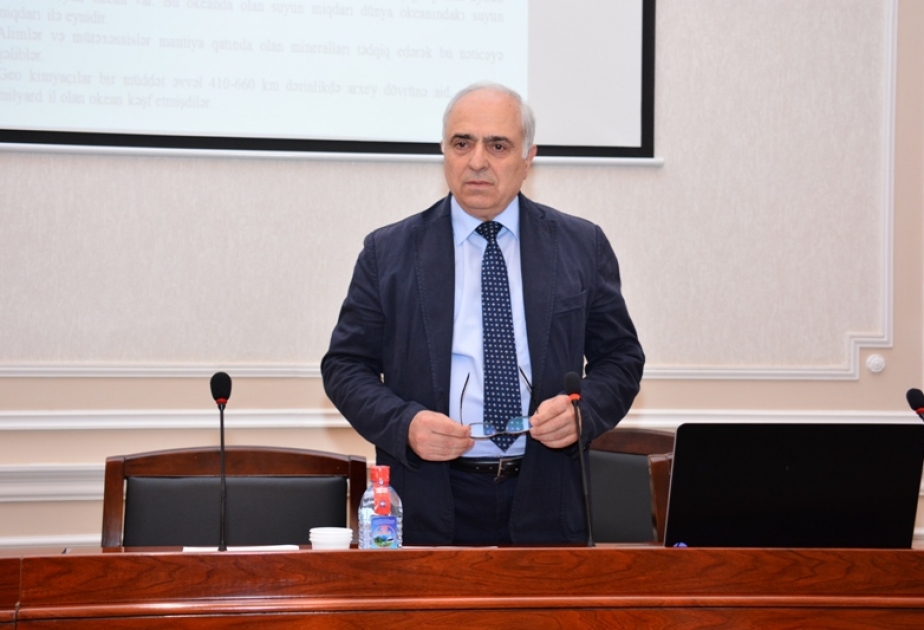 عرض نموذج علمي جديد في دورة الكون الأبدية