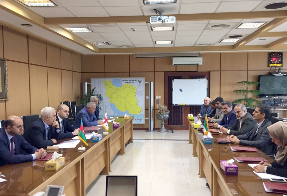 Azerbaijan, Iran sign document on construction of loading and unloading terminal