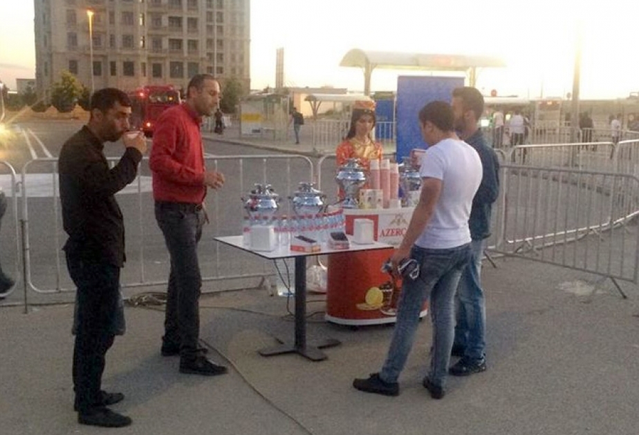 توزيع إفطار صائمين مسافرين بمجمع كوروغلو للمواصلات العامة