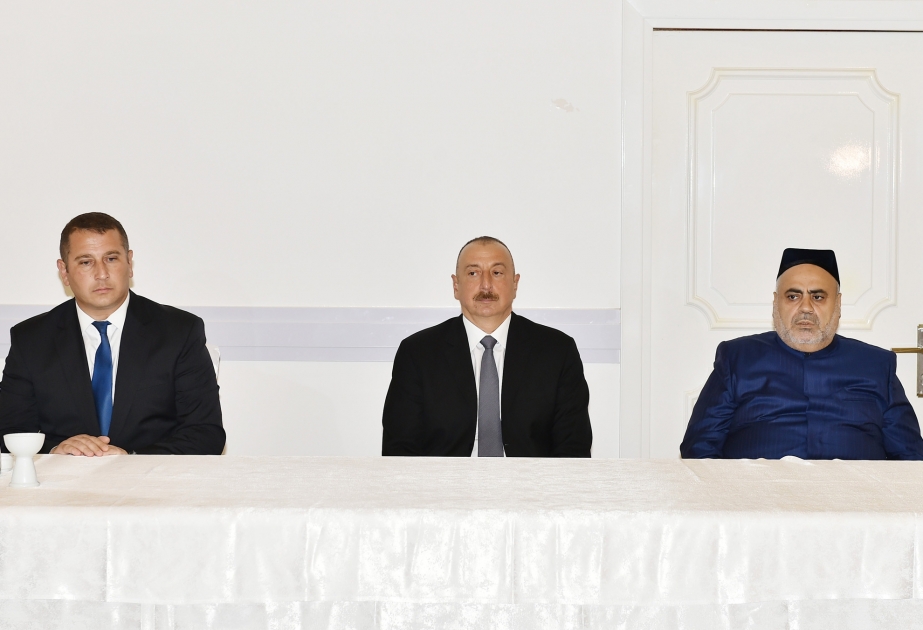 Staatspräsident Ilham Aliyev nimmt an Zeremonie zum 40. Tag der verstorbenen Akademikerin Rafiga Aliyeva teil VIDEO