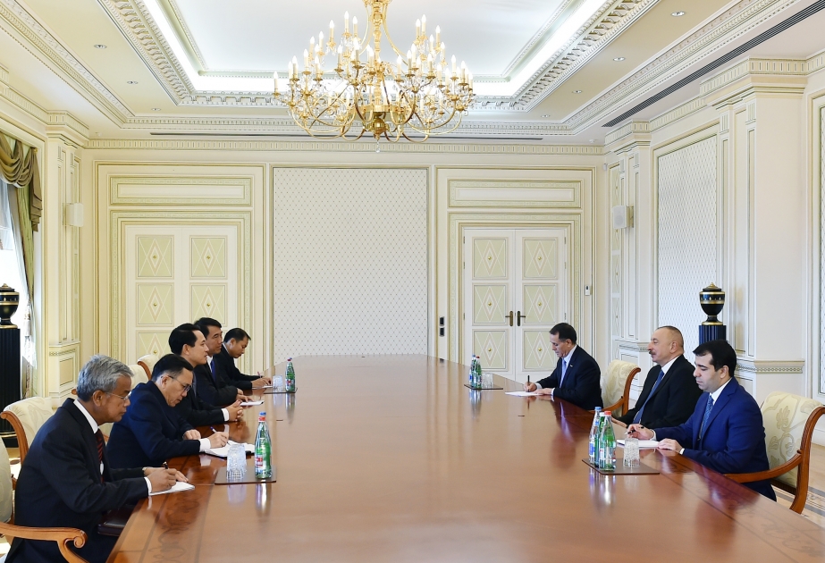 الرئيس الهام علييف يلتقي الوفد تحت قيادة وزير خارجية لاوس