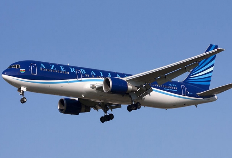 Самолет, вернувшийся в пекинский аэропорт, держит путь в Баку