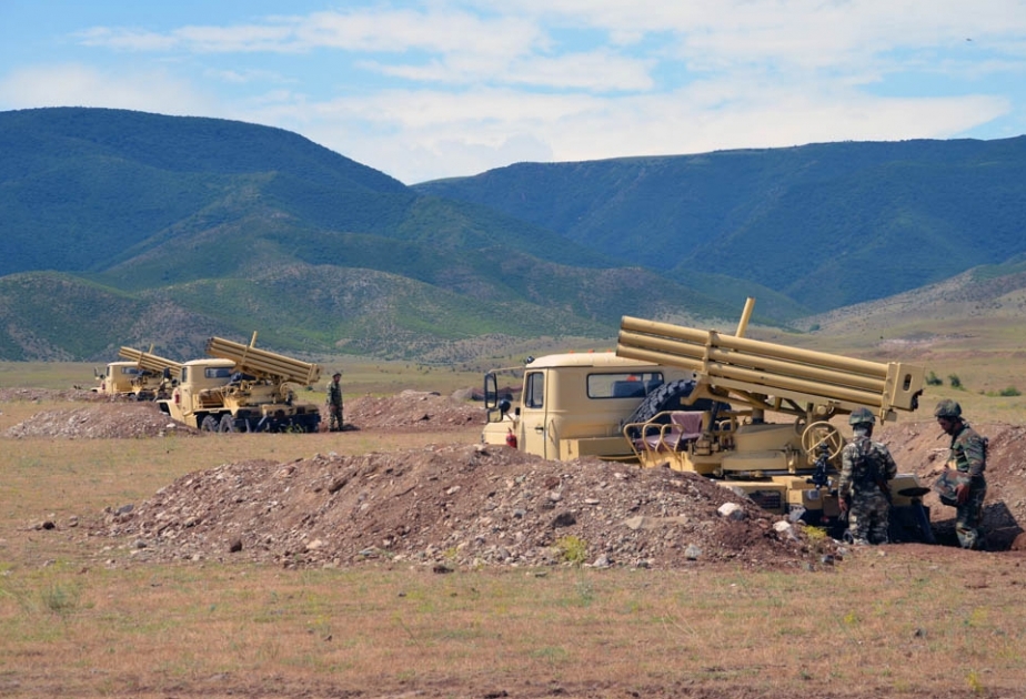 Azerbaijani army holds live-fire stage of large-scale drills VIDEO