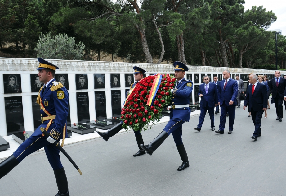 Igor Dodon rend hommage à la mémoire des martyrs à Bakou
