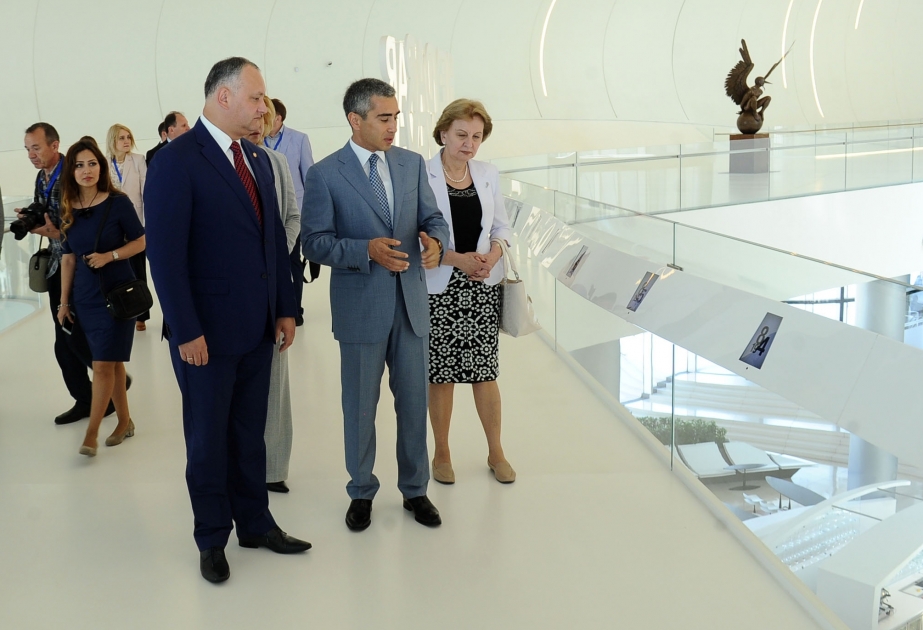Moldovan President visits Heydar Aliyev Center