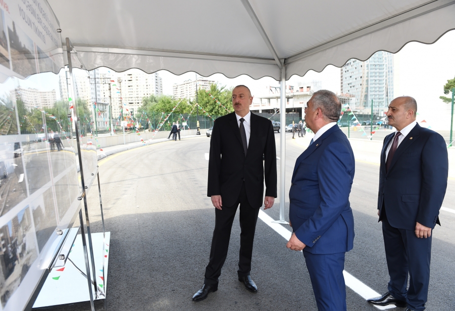Baku: Staatspräsident Ilham Aliyev weiht neu angelegte Straße ein