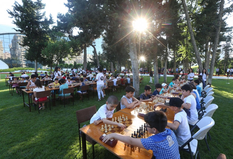Heydər Əliyev Mərkəzinin parkında şahmat turniri keçirilib