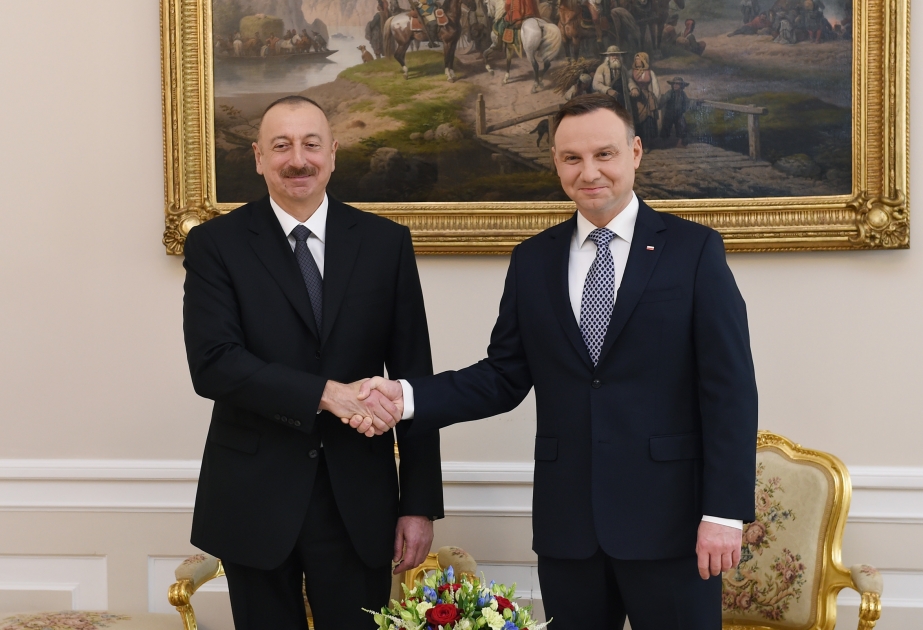 Entretien en tête-à-tête des présidents azerbaïdjanais et polonais
