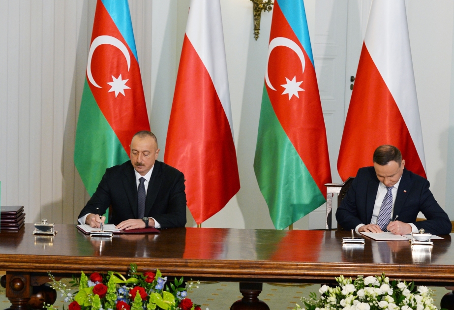 Cérémonie de signature des documents azerbaïdjano-polonais