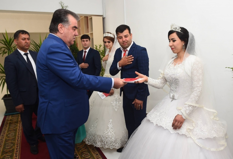 Tacikistan Prezidenti bir gündə 50 mərasimdə iştirak edib