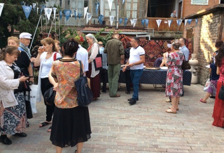 Aserbaidschans Teppiche auf dem zweiten internationalen Teppichfestival in Georgien