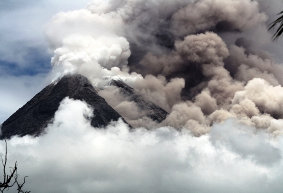 İndoneziyada vulkan püskürməsi nəticəsində 10 turist yaralanıb