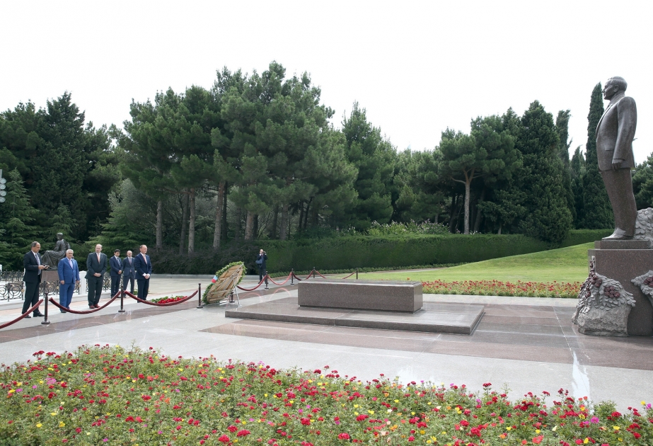 Austrian MPs pays respect to national leader Heydar Aliyev and Azerbaijani martyrs