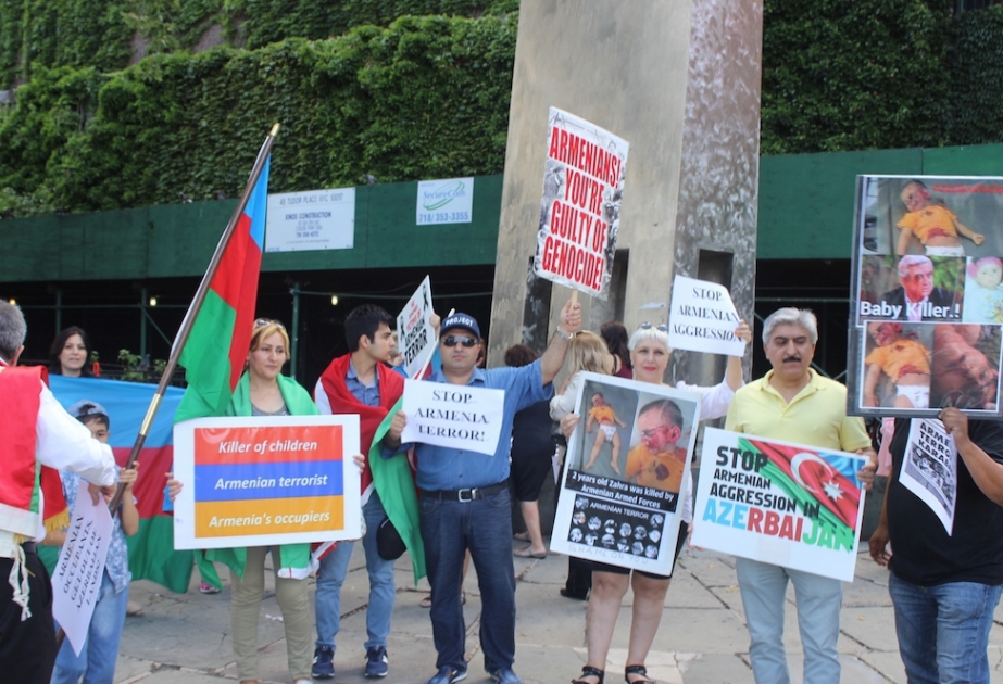 Protest gegen armenischen Provokation vor dem UN-Hauptquartier in New York