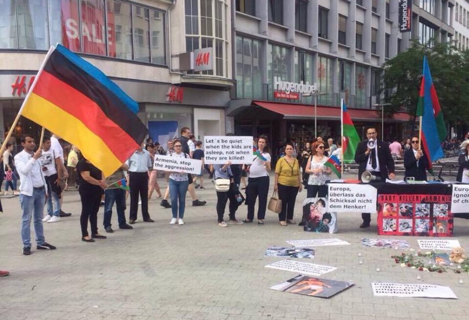 Almaniyada yaşayan azərbaycanlıların daha bir etiraz aksiyası Hannover şəhərində keçirilib
