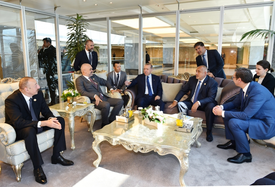 Treffen von Staatspräsident Ilham Aliyev mit Staats- und Regierungschefs in Istanbul VIDEO