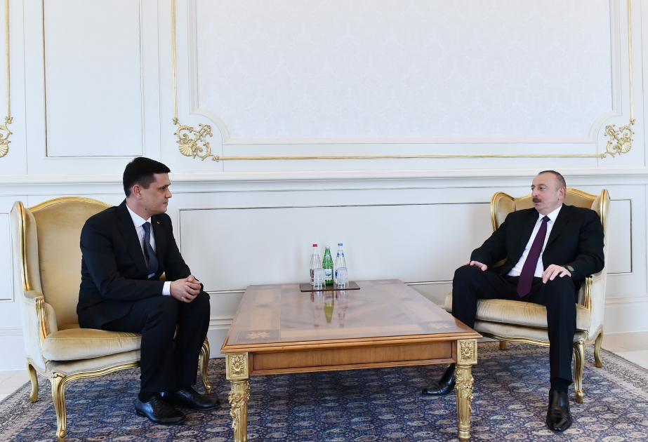Staatspräsident Ilham Aliyev empfängt neuen turkmenischen Botschafter zur Entgegennahme des Beglaubigungsschreibens VIDEO