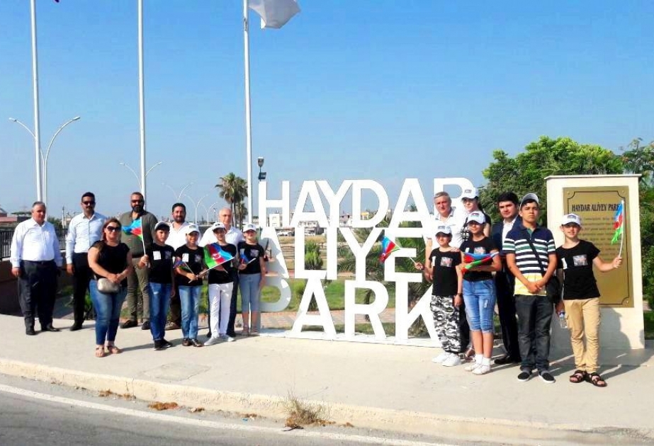 Bakuer Schüler nehmen am internationalen Tourismusfestival in der Türkei teil
