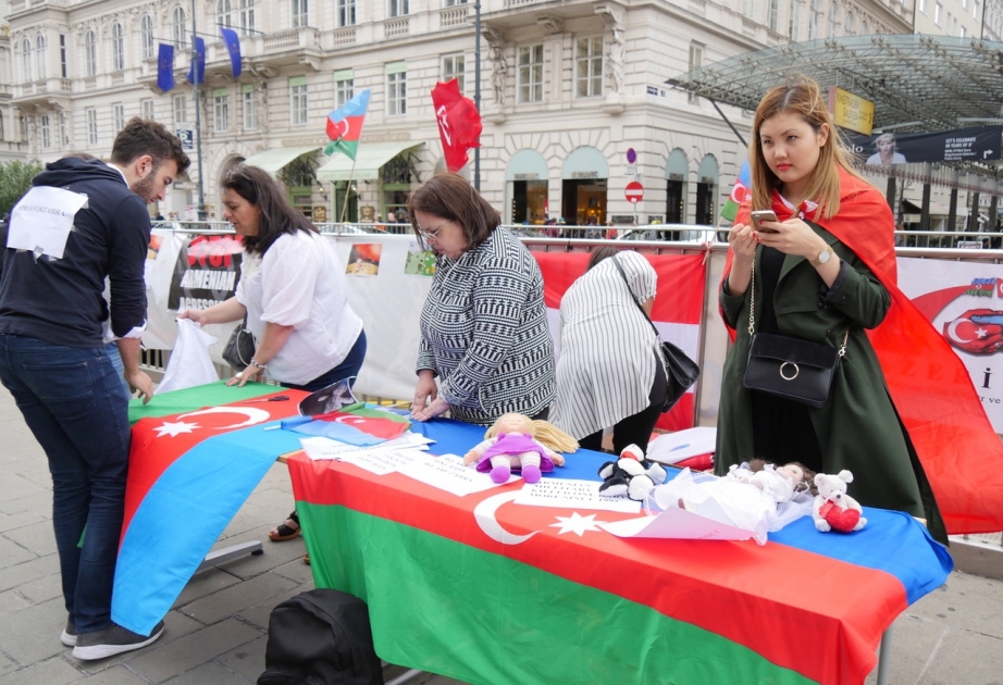 Azərbaycanın mülki şəxslərinin Ermənistan ordusu tərəfindən öldürülməsi ilə bağlı Vyanada etiraz aksiyası keçirilib