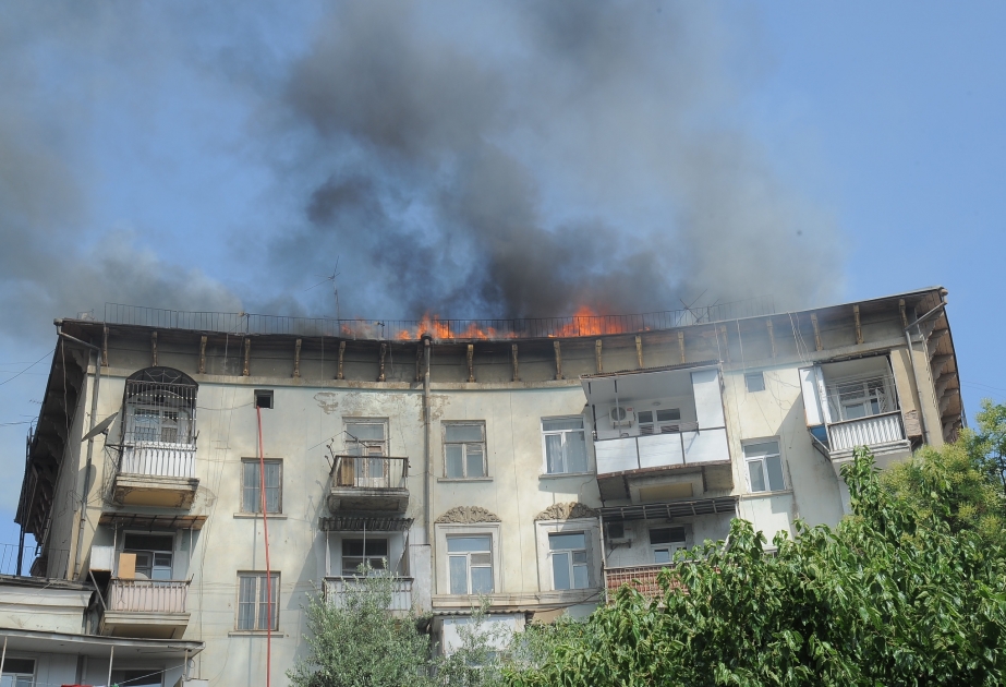 В жилом здании в Ясамальском районе произошел пожар