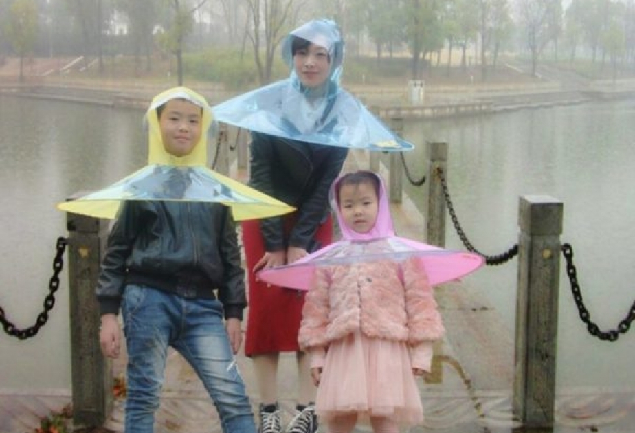 Китайские изобретатели придумали зонтик-дождевик