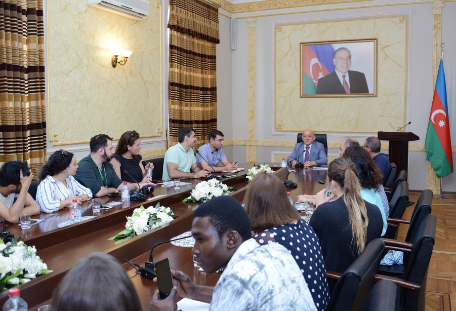 Xarici tələbələr Azərbaycandakı dini tolerantlıq və multikulturalizm barədə məlumatlandırılıblar